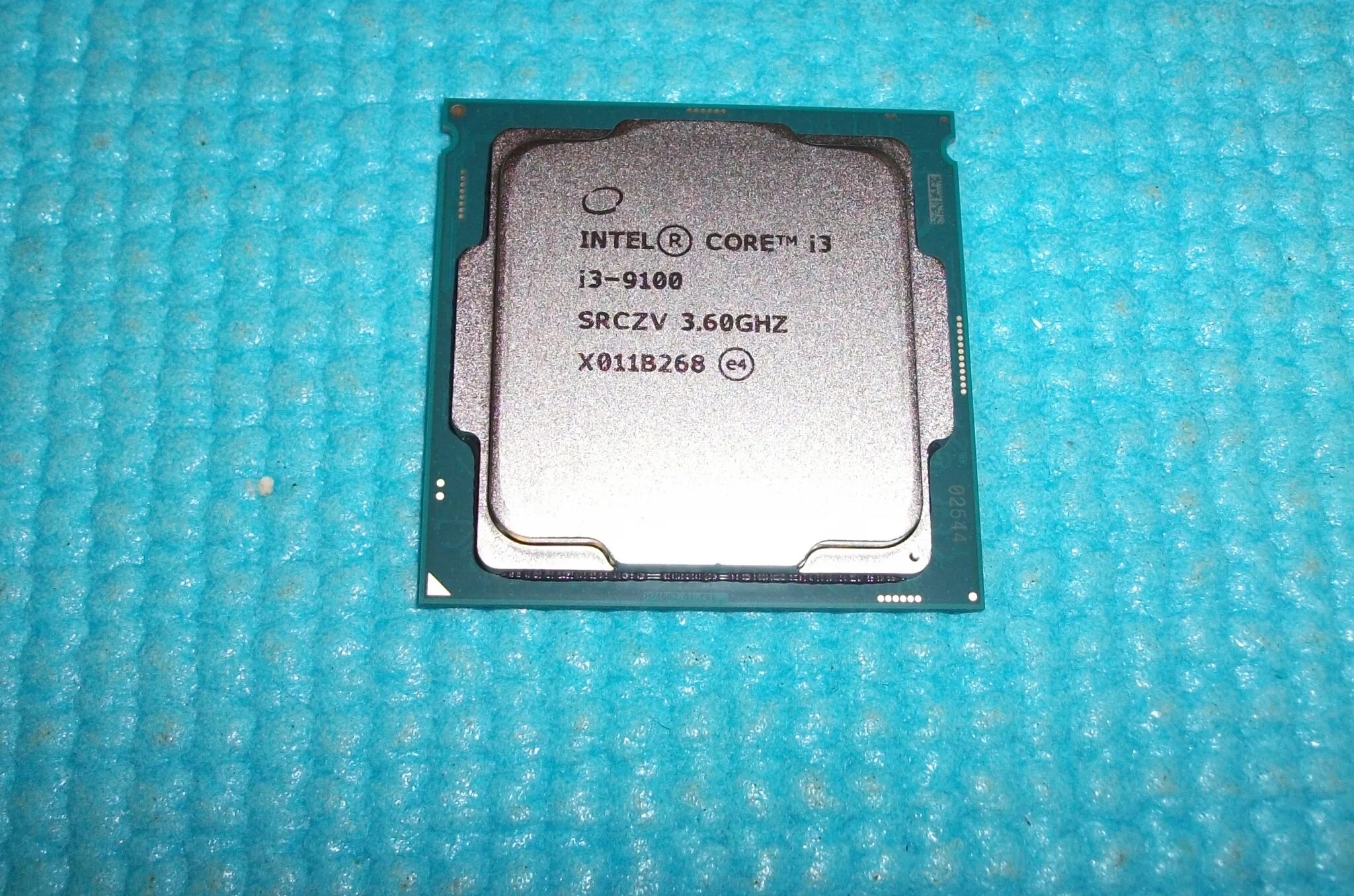 Интел коре ай3. Core i3 9100. Процессор Intel Core i3-9100. Intel Core i3-9100t lga1151 v2, 4 x 3100 МГЦ. Процессор Intel Core i3-9100 Socket 1151.