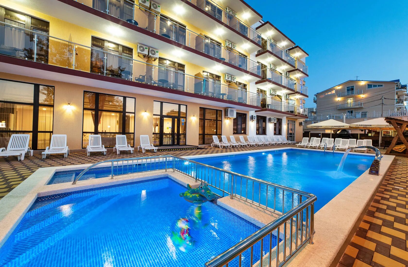 мирабель анапа пляж. протос витязево. космос хаят анапа. витязево 2022. гостиница космос анапа новороссийская.