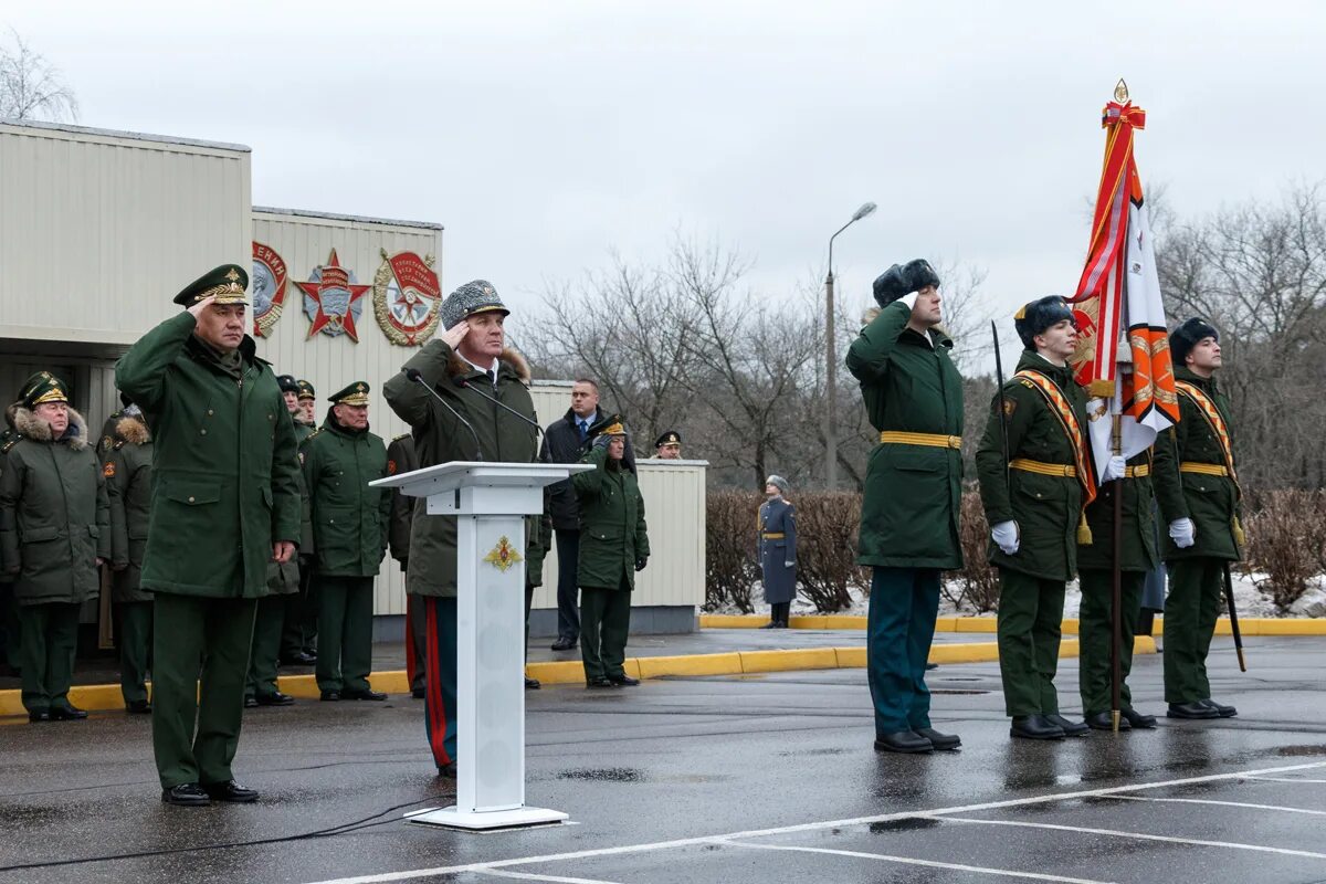 Московское высшее военное общевойсковое командное училище. Боевое Знамя МВОКУ. ВОКУ Москва училище. МВОКУ ордена. Московский военный округ 2024 год