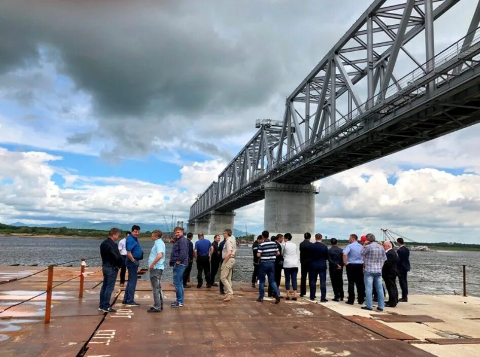 Сон идти по мосту через реку