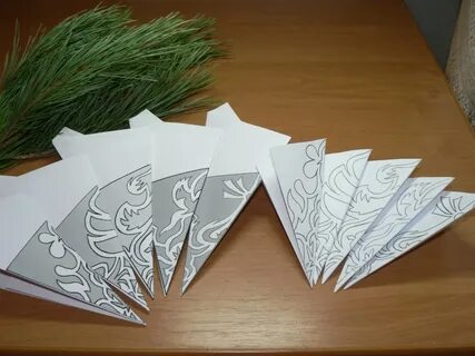 Снежинки из салфеток на окна