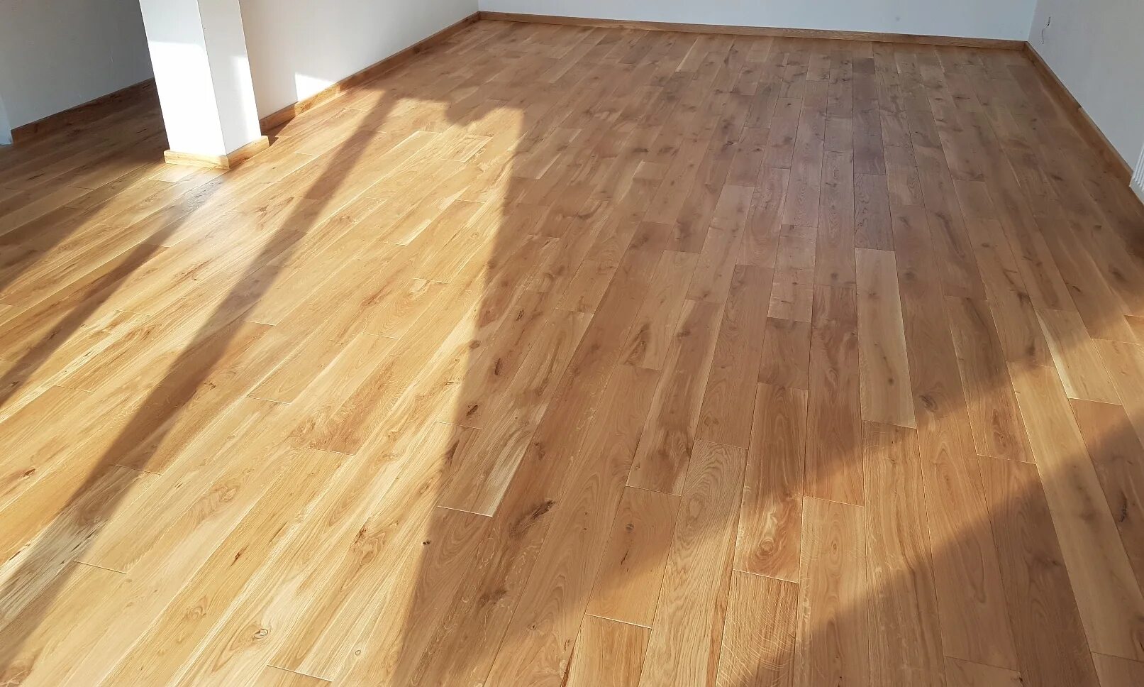 Пол из досок. Масло для дерева для пола. Ламинат от влаги. Масло для паркета. Покрытие дерева пола воском.