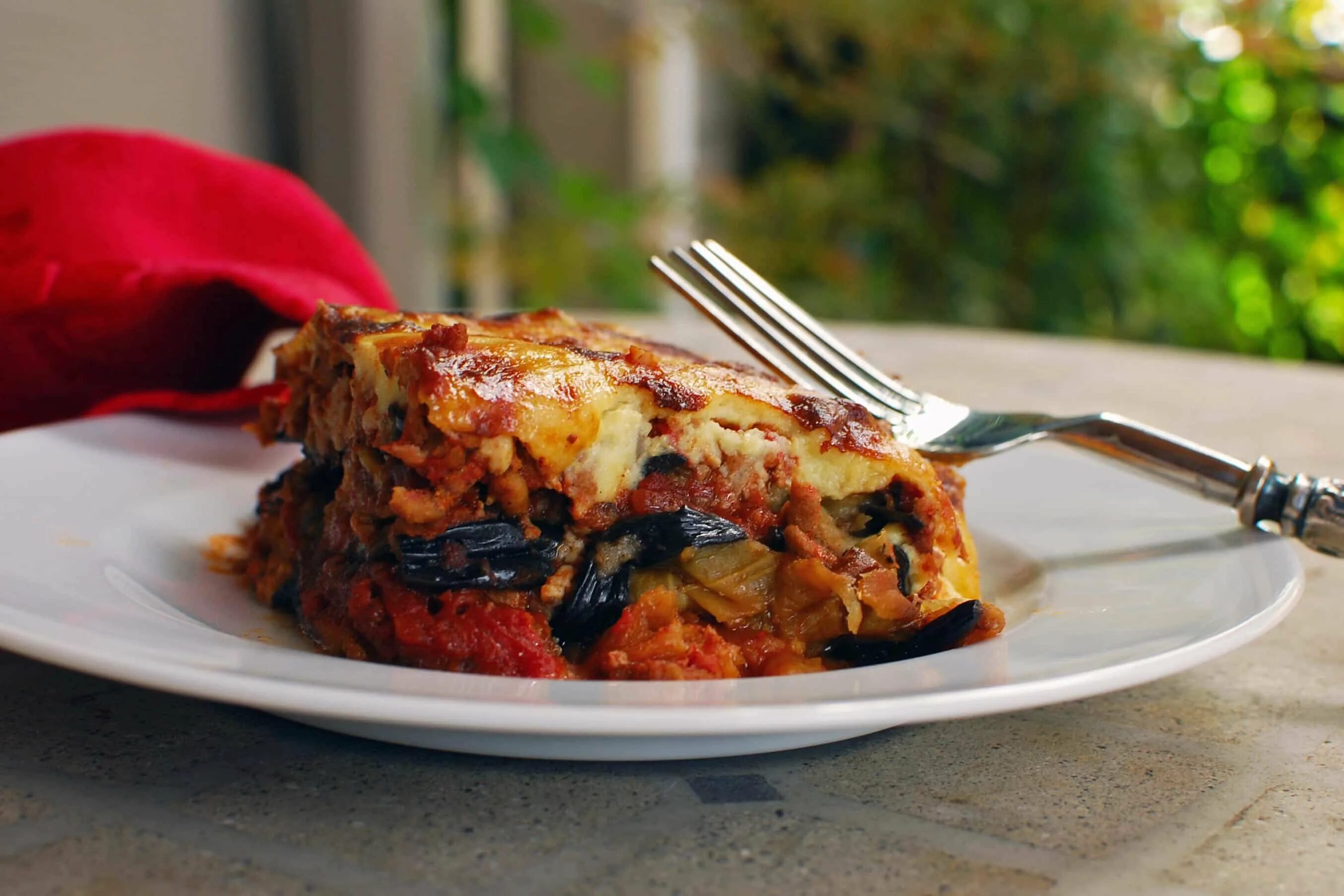 Греческая кухня рецепты. Греческая мусака. Греческая запеканка мусака. Греческая мусака с баклажанами. Греческая Национальная кухня мусака.