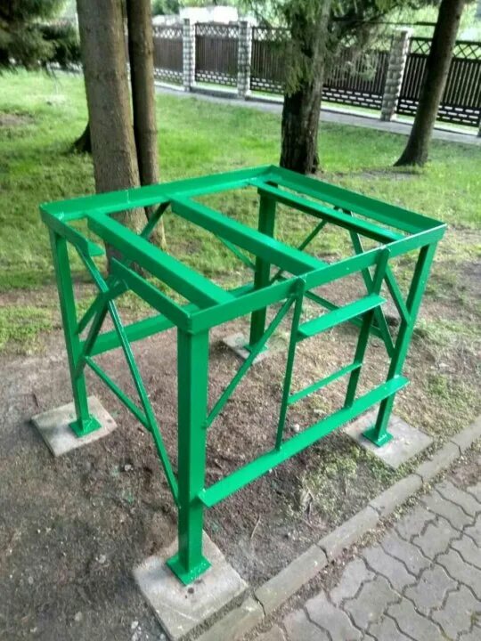 Подставка под еврокуб из металла. Подставка под еврокуб 600 литров. подставка под еврокуб 1.5 метра. стойка под еврокуб 2м. подставка под еврокуб 2 метра.