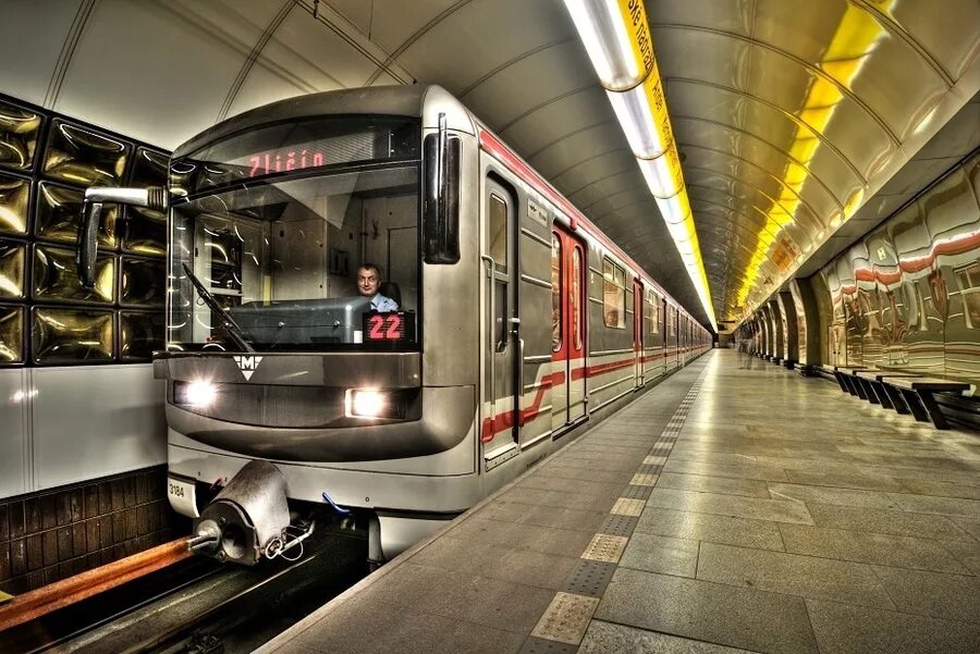 Сайт метро. Метро Прага поезд. Пражский метрополитен. Поезд метро. Изображение метро.