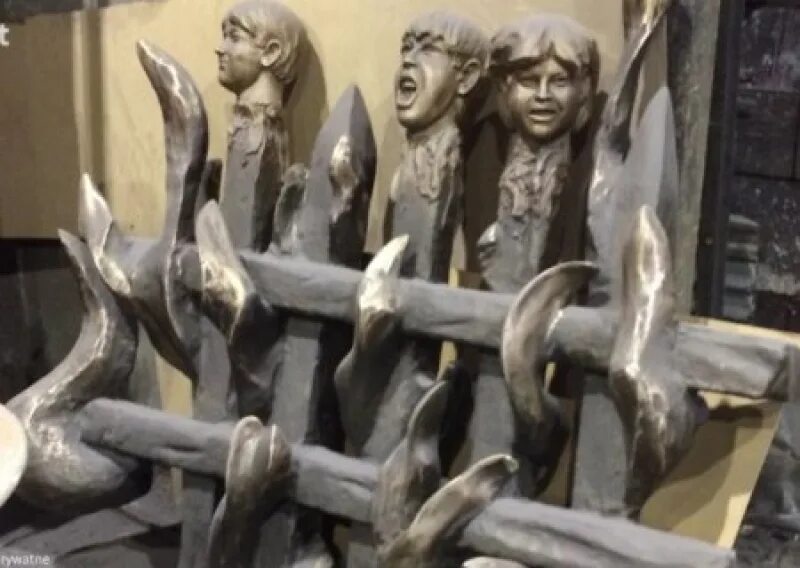 Волынская резня памятник в польше. Памятник жертвам волынской резни. Памятник в польше жертвам волынской резни. Памятник волынской резне в польше фото. Памятник волынской резне в польше фото.