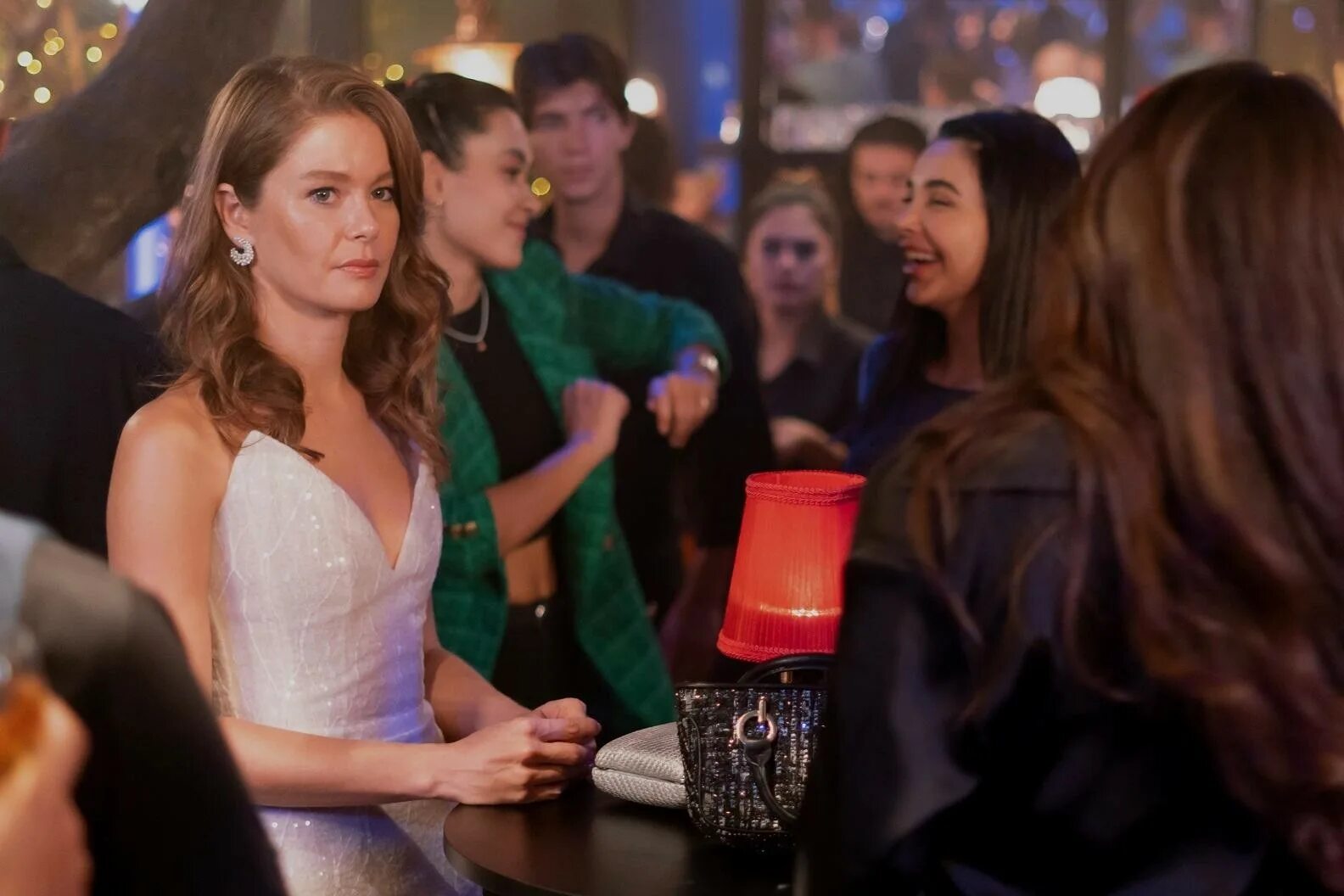 Бурджу бириджик фото. Сериал девушка за стеклом турция 3 сезон бесплатно. Девушка за стеклом турецкий 3. Бурджу бириджик 2021. Tv девушка за стеклом 2 сезон 56 серия на русском смотреть.