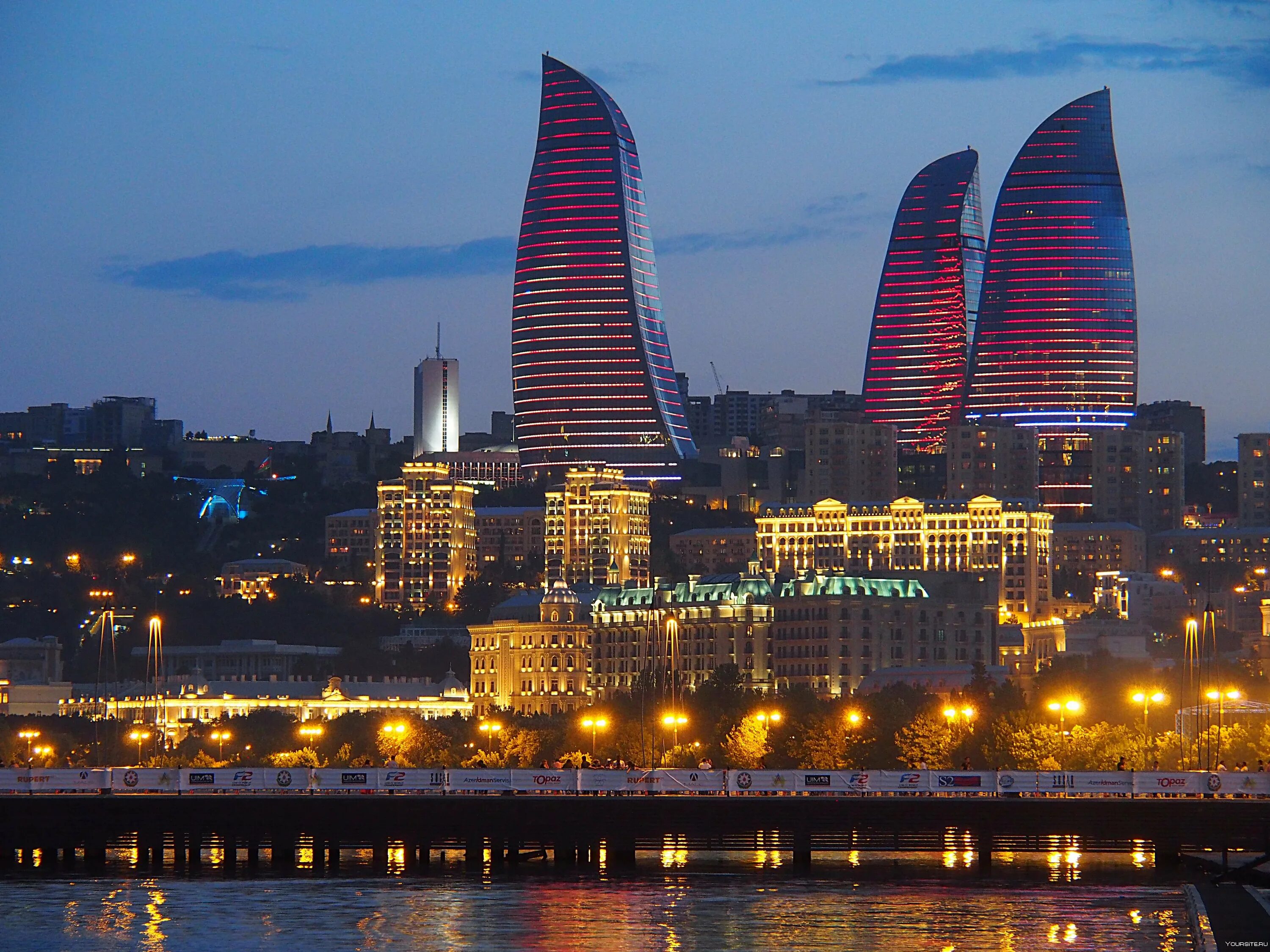 Флейм Тауэрс Баку. Флейм Тауэр в Баку. Пламенные башни Flame Towers. Пламенные башни Азербайджан. Азербайджан в сентябре