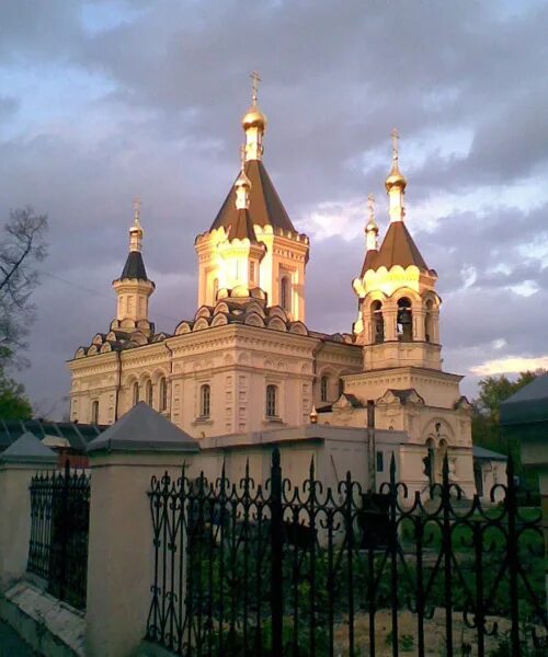 храм архангела михаила при клиниках на девичьем поле, москва. храм михаила архангела на девичьем поле в москве. храм архангела михаила на девичьем поле батюшка. храм архангела михаила на девичьем поле архитектура. храм архангела михаила еланского.