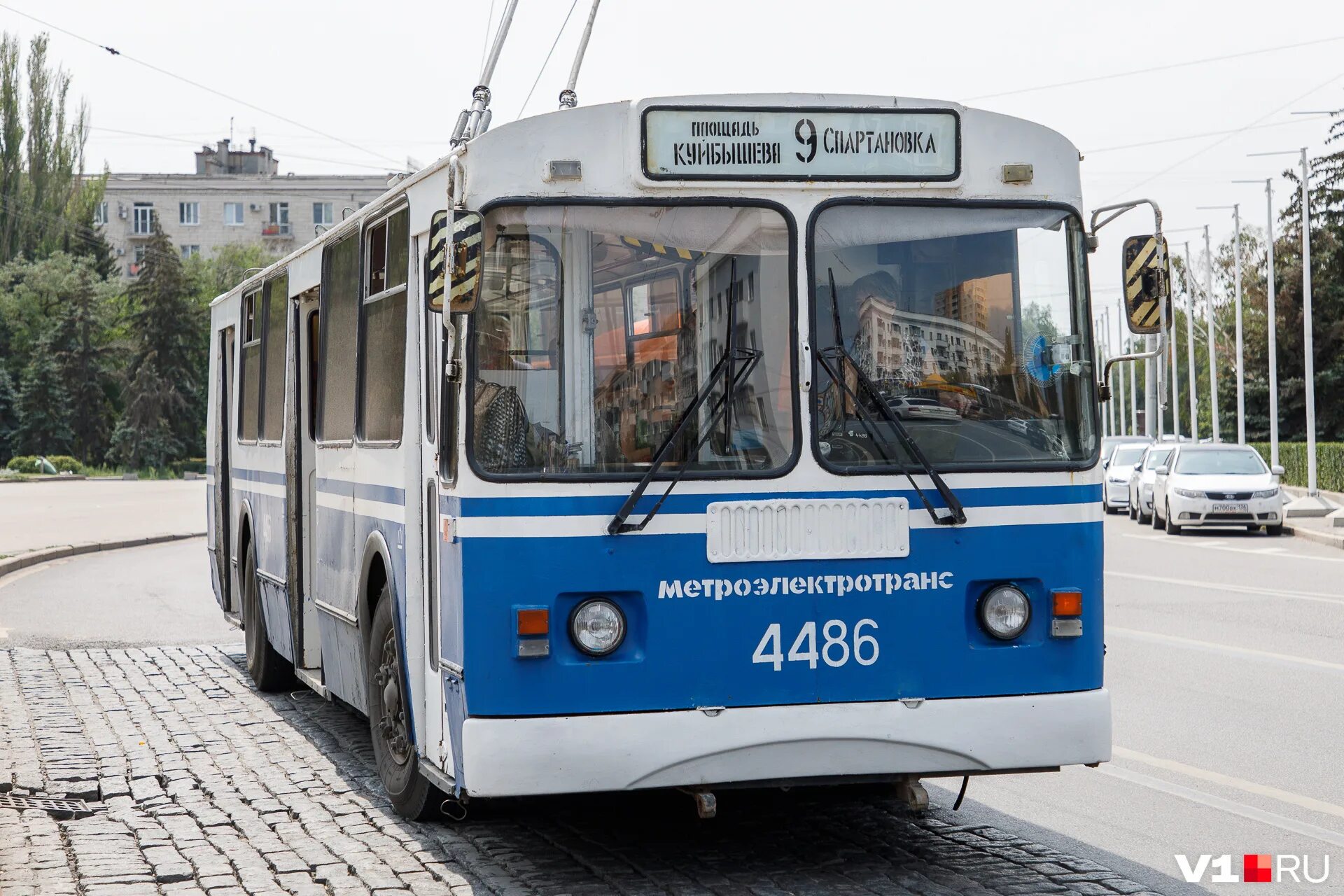 Транспорт ходит какой нибудь. Маршрутка. Транспорт ходит какой нибудь. Автобус проспект гагарина. Номер транспорта.