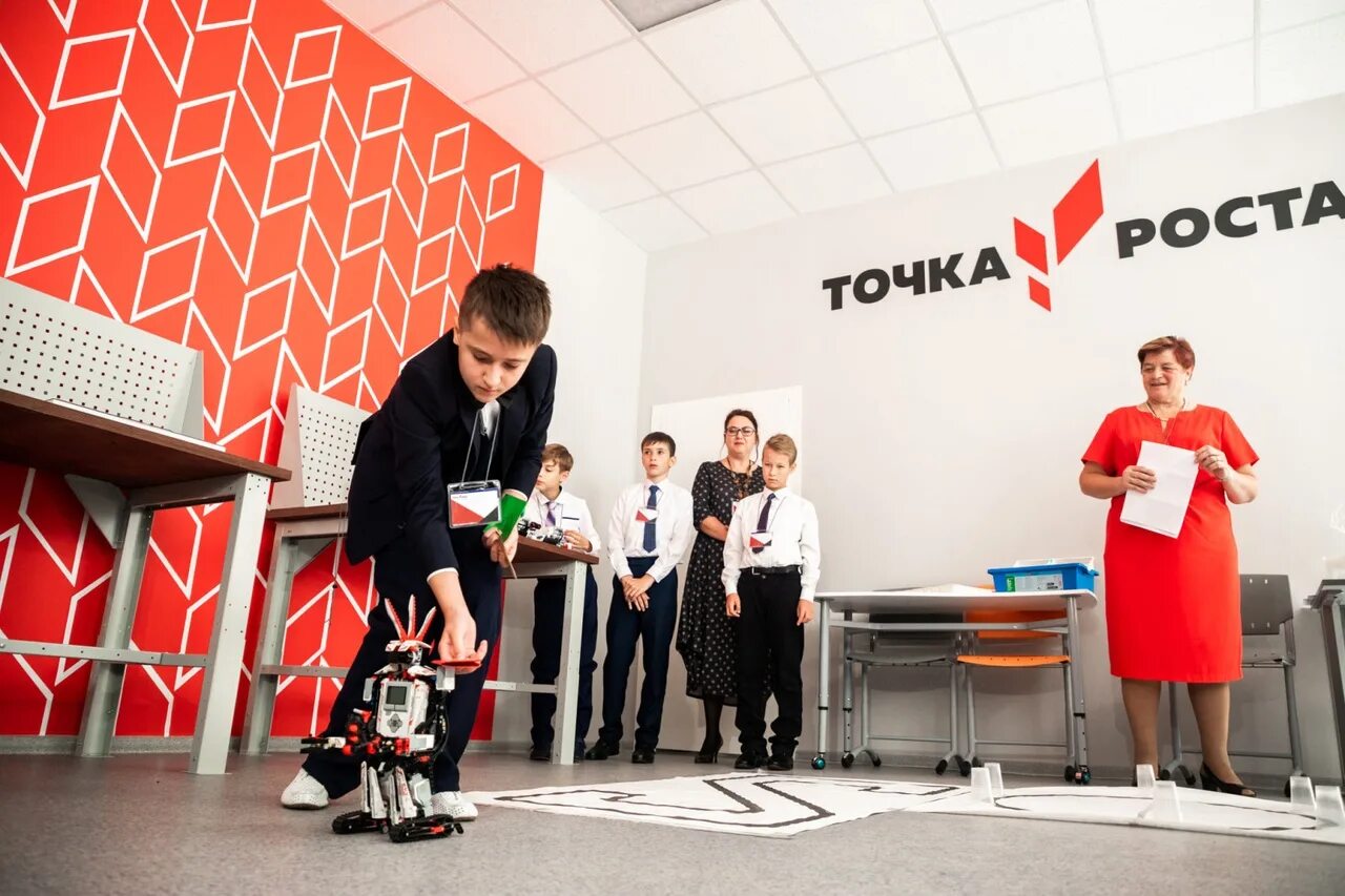 Точка госта. Точка роста. Стенд точка роста. Кабинет точка роста в школе. Кабинеты точки роста в школах дизайн.