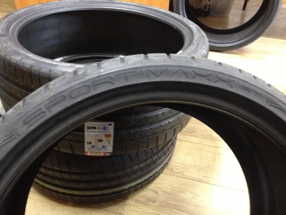 Dunlop Sport Maxx rt2 SUV 275/45 r21. Dunlop sport rt