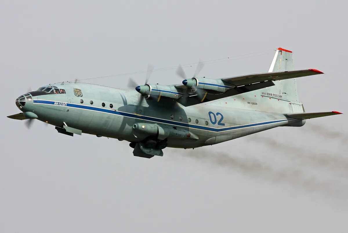 Антонов ан-12. Ан-12бк ввс россии. Ан 12 1 2. Транспортный самолет ил-14т. Ан 12 1 2.