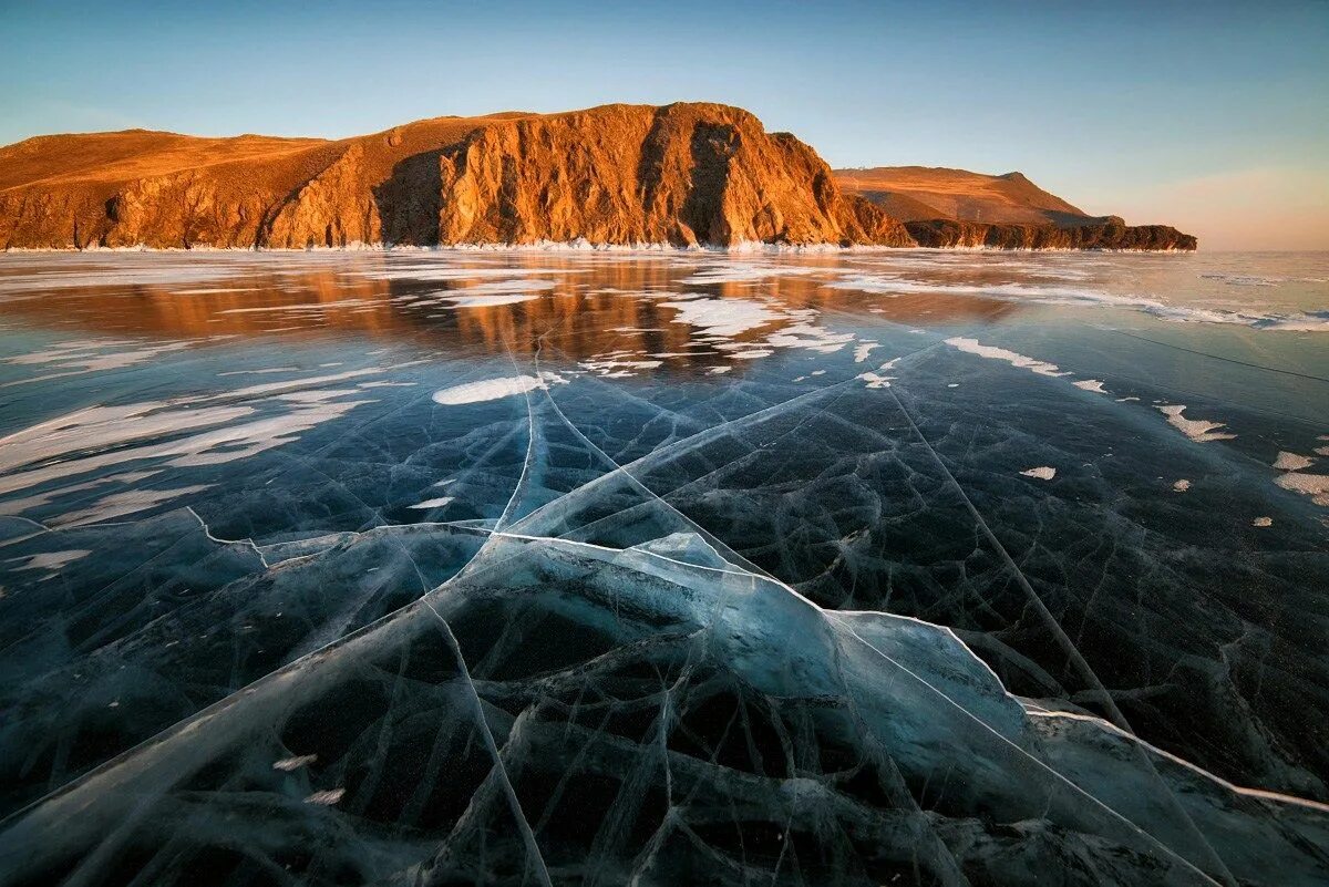 Уникальные природные объекты байкала. Озеро Байкал. Озеро Байкал фото. Восточная Сибирь Байкал. Байкал удивительное озеро.