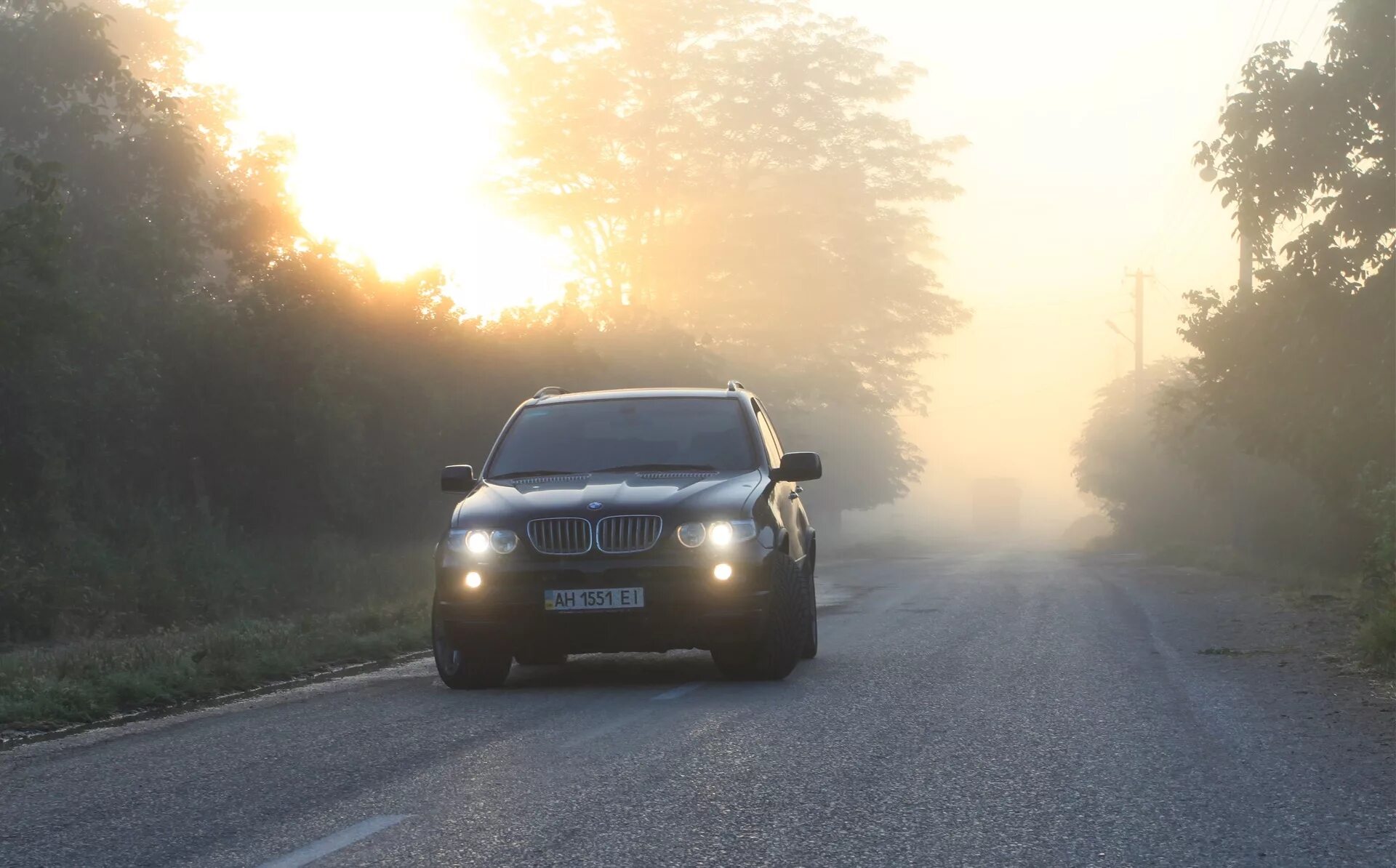 BMW x5 e53 Night. BMW e53 бумер 2. БМВ х5 рассвет. БМВ х5 е53 ночью. Включи уезжающие машины