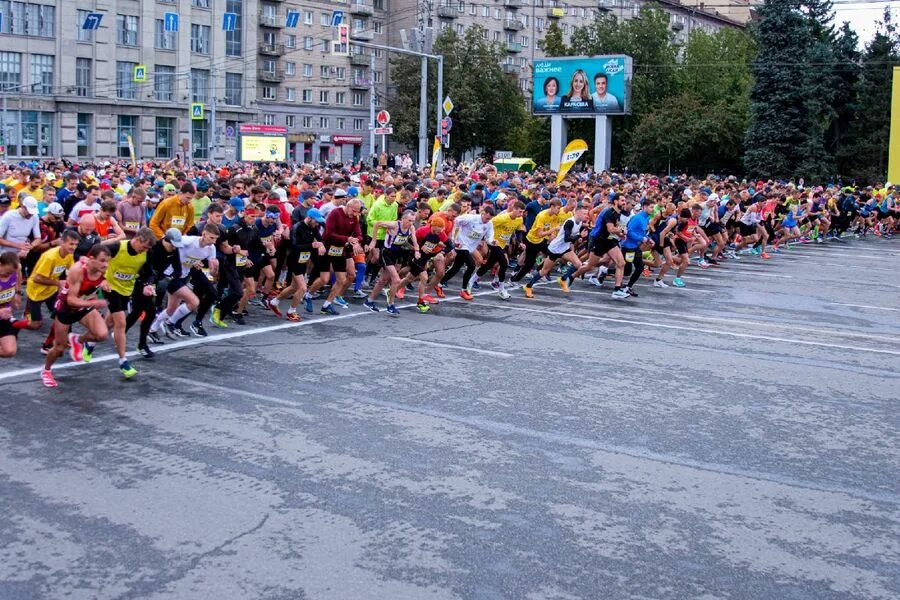 Завтра утром в новосибирске. Марафон Раевича 2022 Новосибирск. Полумарафон Раевича 2022 Новосибирск. Фестиваль забег Новосибирск. Полумарафон Раевича 2021.