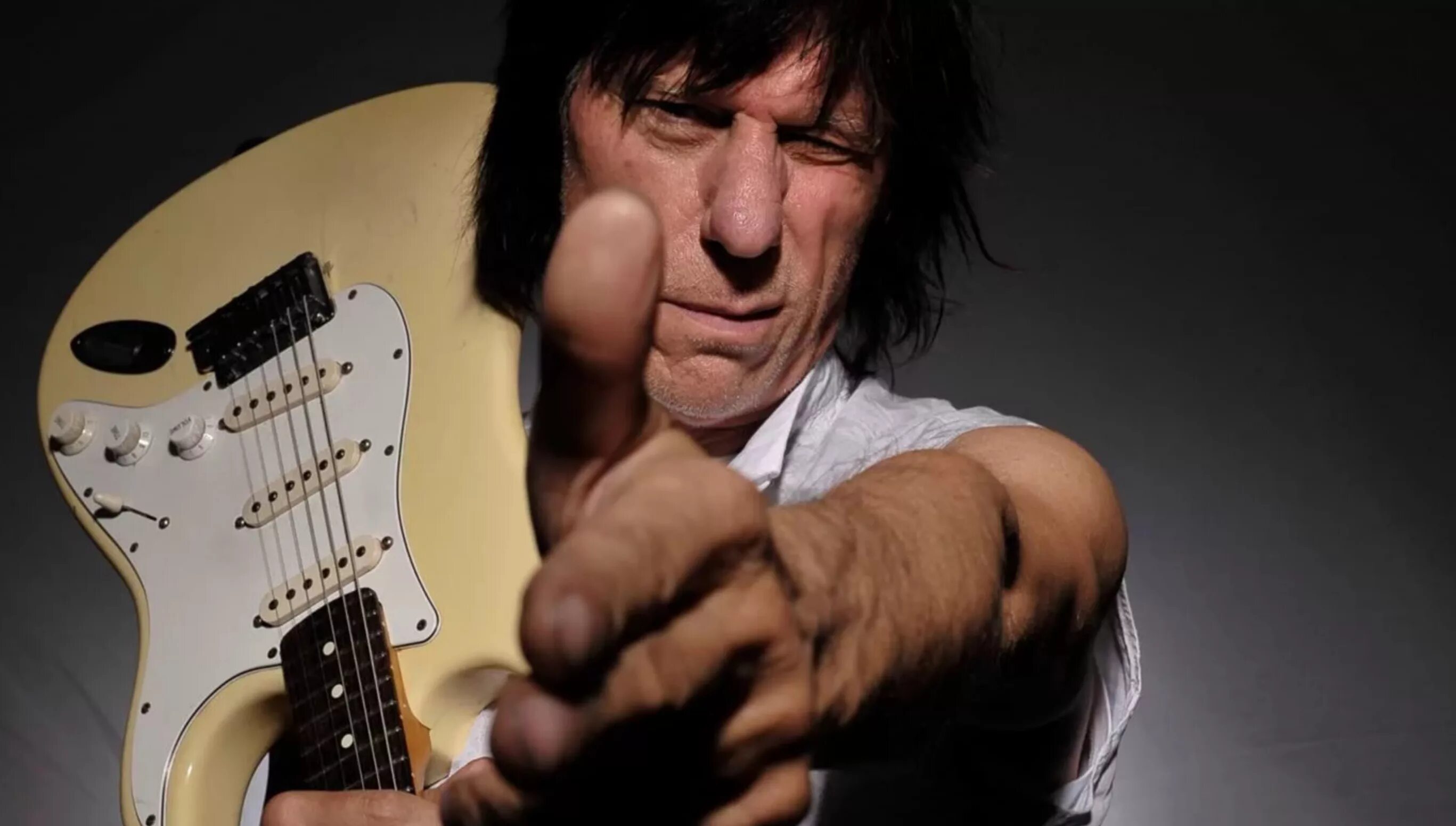 Jeff Beck. Музыкант Джефф Бек. Jeff Beck 2022. Jeff Beck фото. Гитарист виртуоз притворился