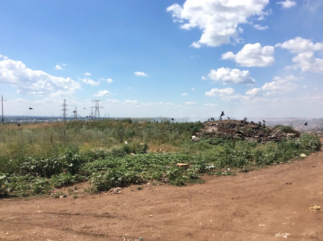 Погода в татарском каргале. Свалки Оренбургской области. Татарская Каргала Оренбургская область. Деревня Каргала Урал. Мусорное поле.