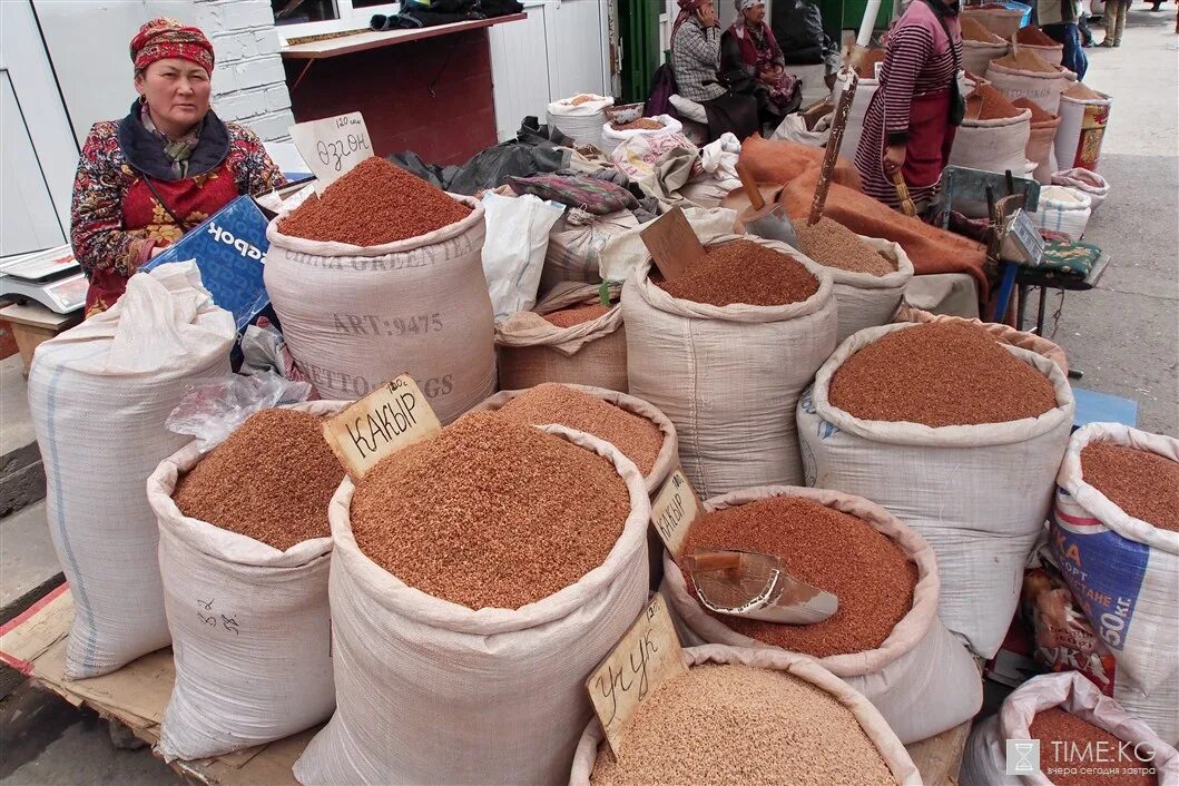 Машина базар джалал абад. Джалал-абад киргизия базар. Джалал абад базар. Джалал абад рынок. Сауна город джалал абад.