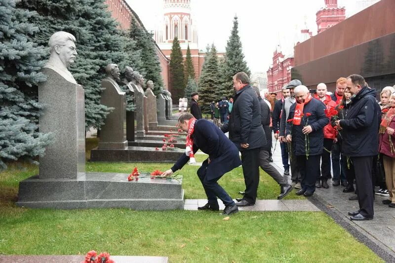 День рождения ленина и сталина. Ленин на красной площади в мавзолее. Москва мавзолей Ленин Сталин. Сталин с Лениным на красной площади Москва.