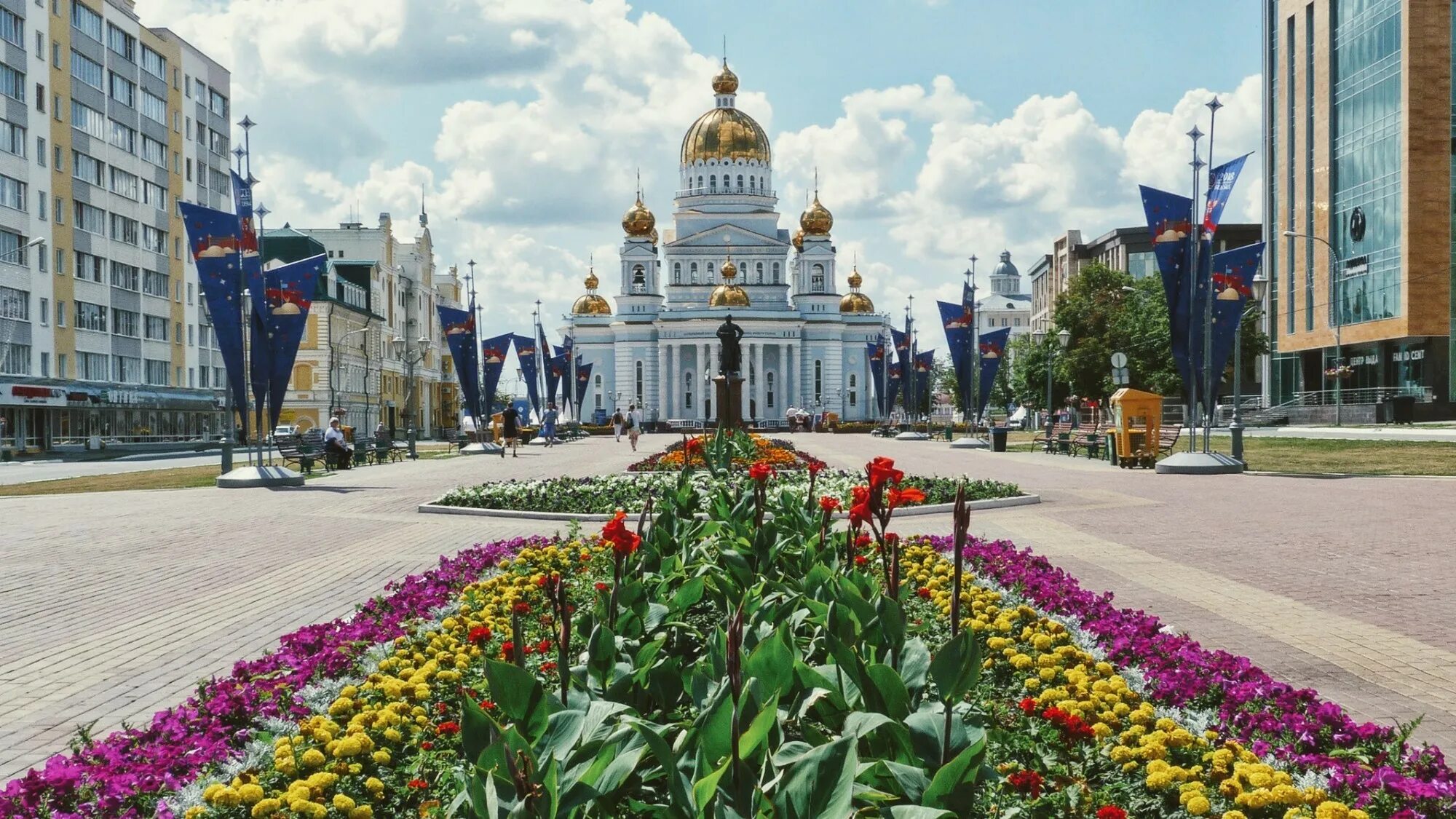 Сколько сегодня в саранске. Саранск площадь города. Столица Мордовии Саранск. Парк тысячелетия Саранск.