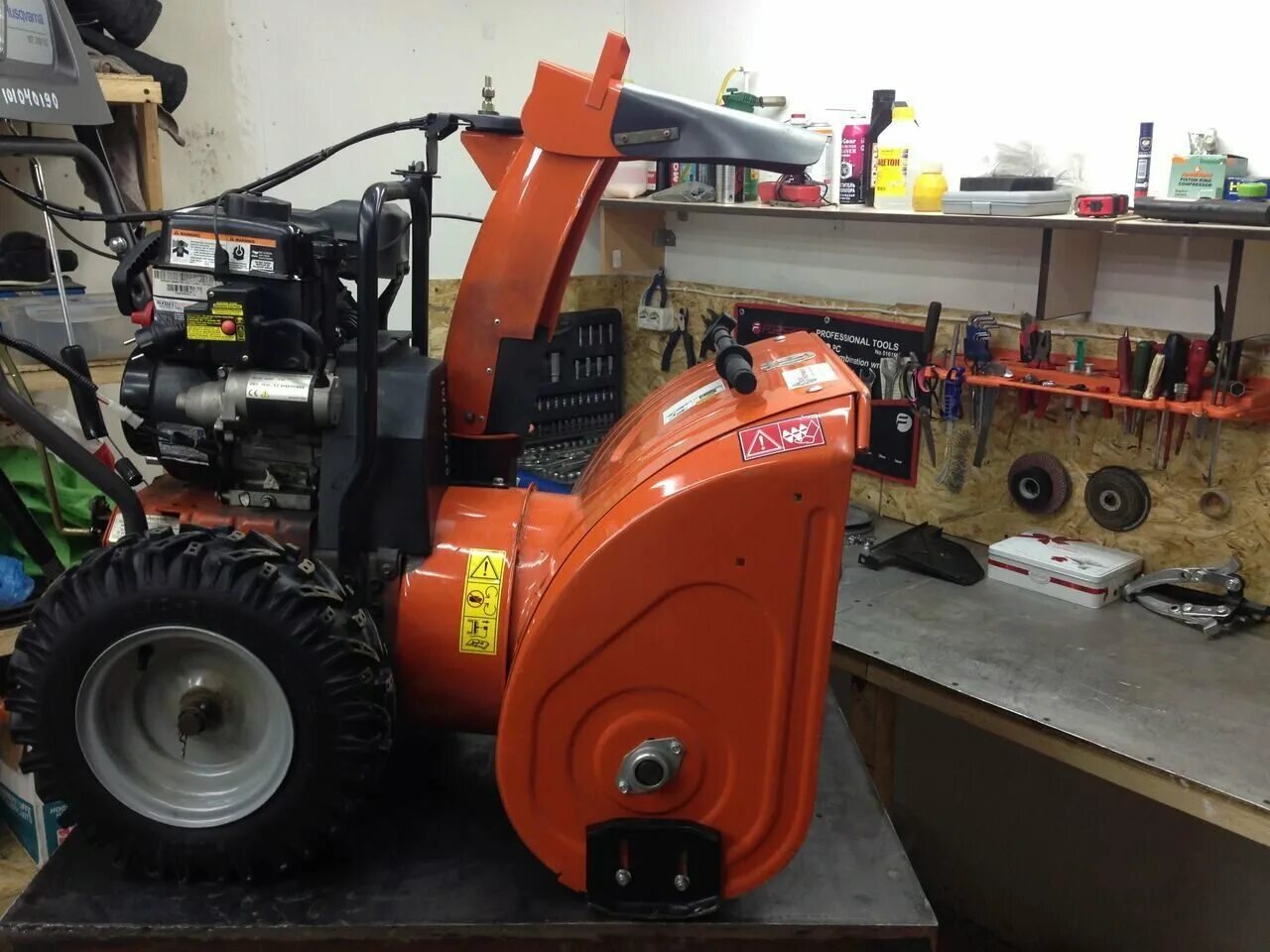 Husqvarna st 268. ремонт снегоуборщика на дому. ремонт снегоуборщик victa vm 1450/74. карбюраторный отстойник на снегоуборочник. ремонт снегоуборщика на дому.