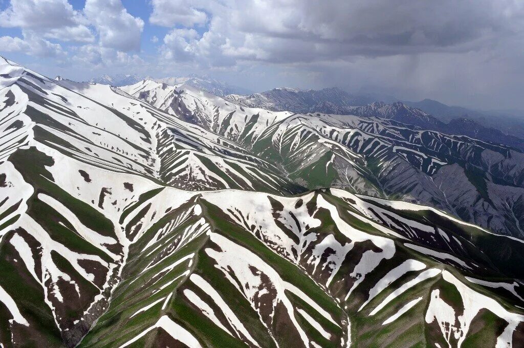 Точикистон арабистон прямой. Таджикский национальный парк «горы Памира» (Таджикистан). Горы Памир Узбекистан. Таджикистан горы гарм. Ходжа локан мечта в Таджикистане.