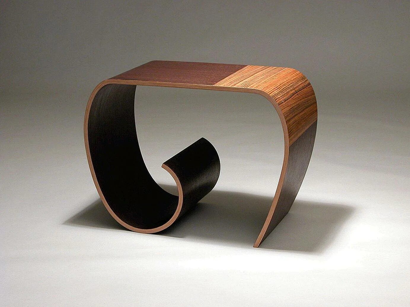 Необычная мебель. Гнутая мебель. Дизайнерская мебель из гнутого дерева. Стул фанера гнутая. Мир гнутого