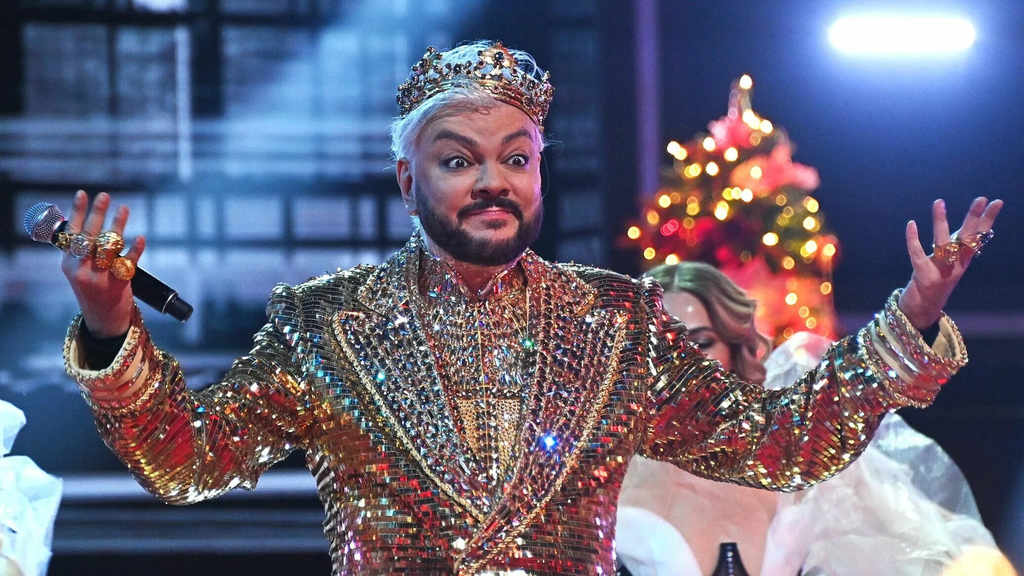 Филипп киркоров на кресте. Киркорова вырезали из новогодних программ. Филипп киркоров 2022. Киркоров 2023. Киркоров концерт.