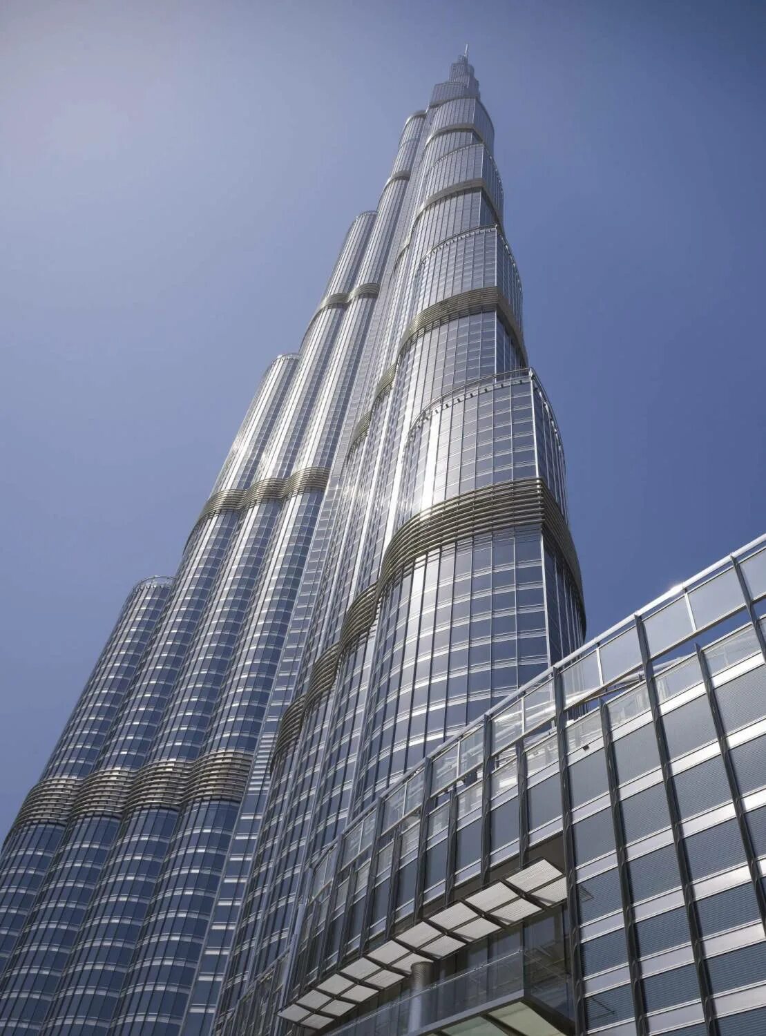 Самое огромное здание. Бурдж-Халифа Дубай. Небоскреб Бурдж-Халифа. Бурдж Халифа снизу. Здание Бурдж Халифа.