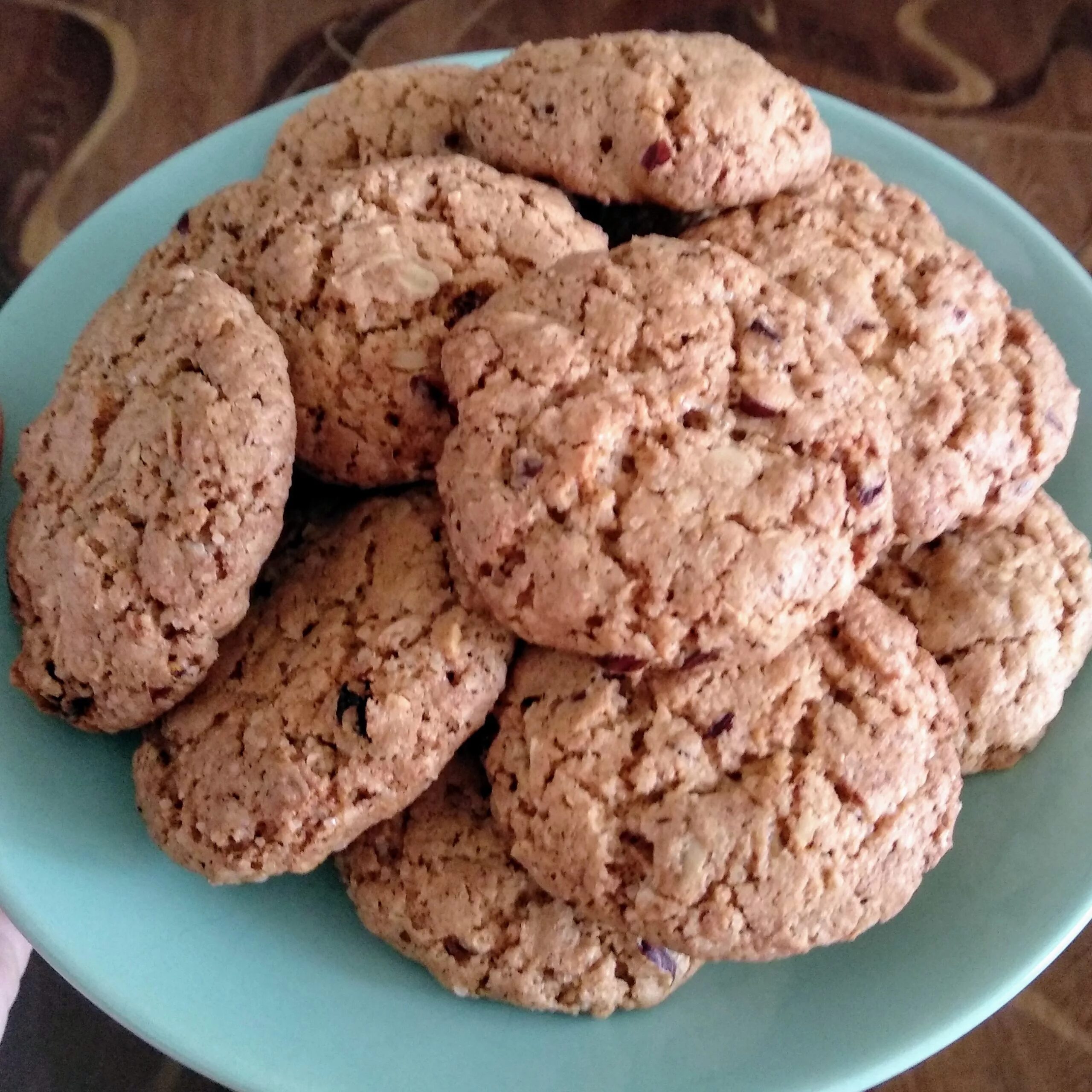 Вкусное овсяное печенье в домашних условиях рецепт. Овсяное печенье. Овсяное печенье домашнее. Овсяное печенье из геркулеса. Домашние овсяные печенья.