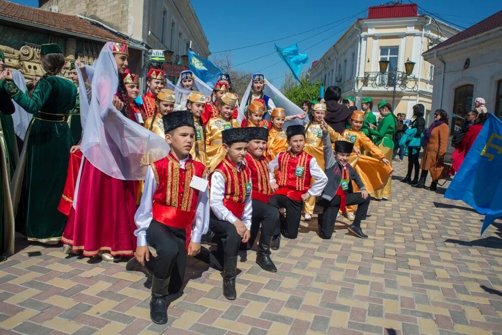 городское кладбище в феодосии. население города феодосия. парк феодосия назукина. кафа флаг феодосия. пляж камешки феодосия.
