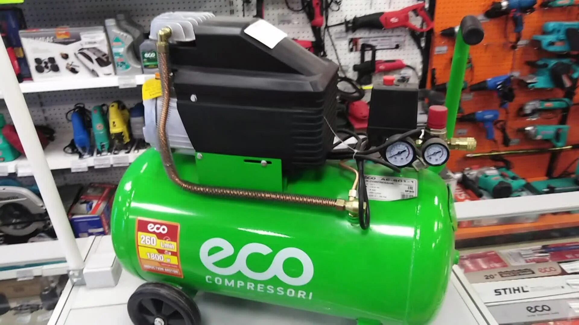 Компрессор еко 501. Eco 501. Eco 501. Eco ae-50-of1, 50 л. Воздушный компрессор зеленого цвета.