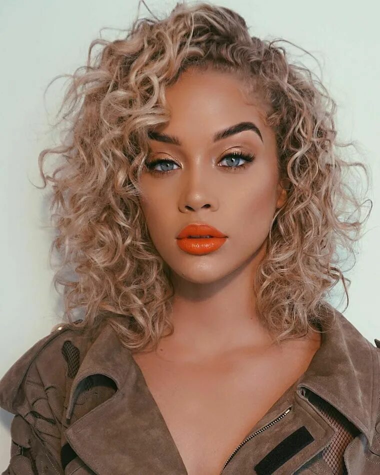 Jasmine Sanders кудри.