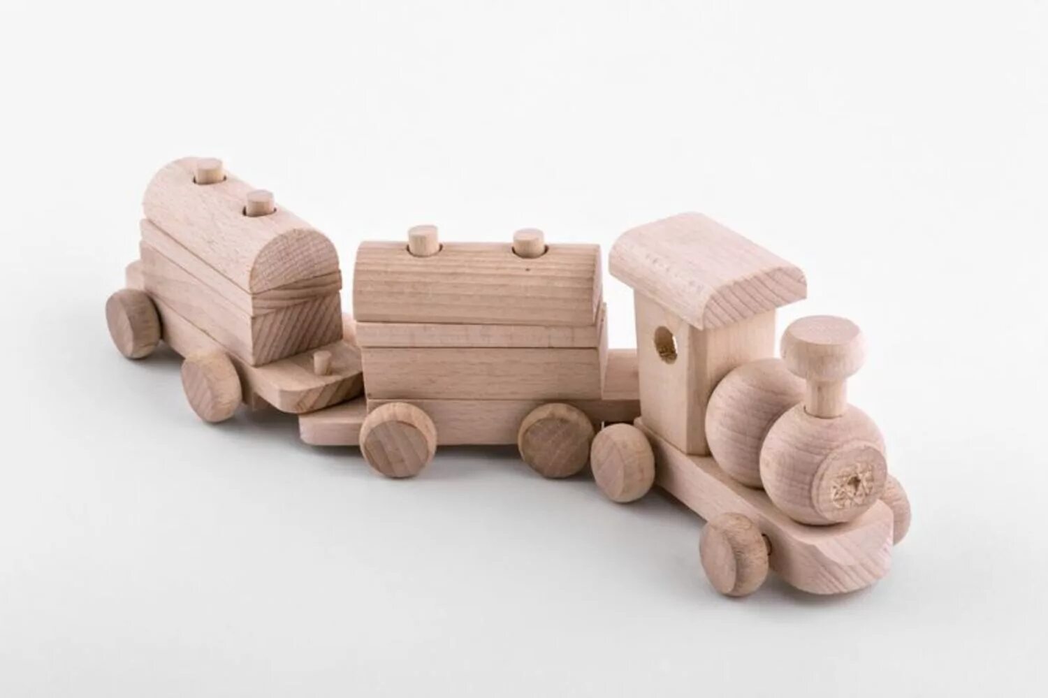 Деревянная игрушка где. Деревянный паровозик. Игрушка деревянная паровозик. Деревянная игрушка паровоз. Игрушечный паровозик деревянный.