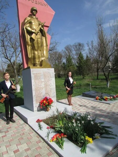 Азовское дрсу. Погода в поселке азовское джанкойский. Пгт азовское крым. Погода в поселке азовское джанкойский. Дом творчества пгт азовское фото.