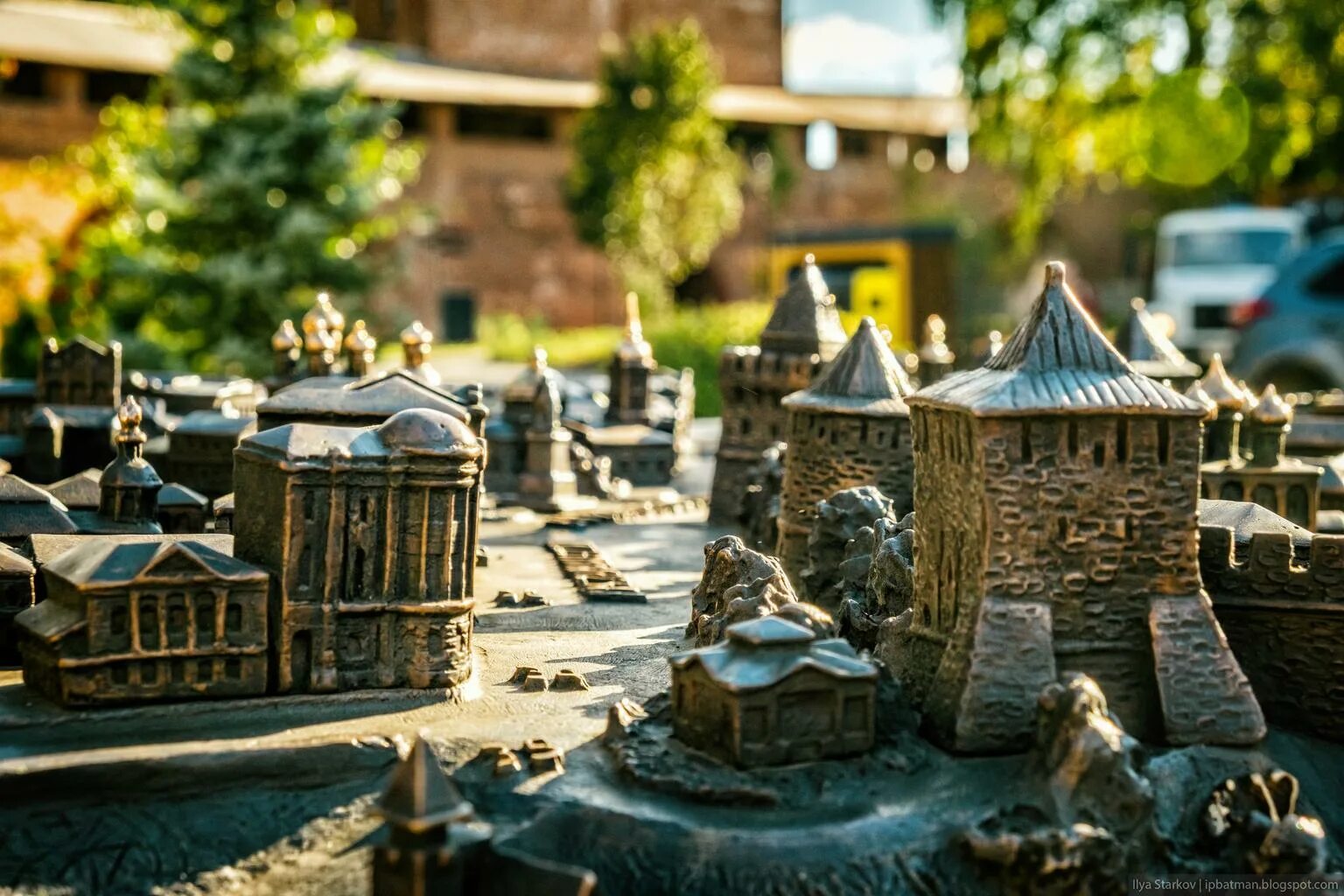 Нижний новгород кремль макет. Грановитая палата новгород реконструкция. Грановитая палата великий новгород макет. Бронзовый макет нижнего новгорода в кремле. Памятник к 800 летию в нижнем новгороде.