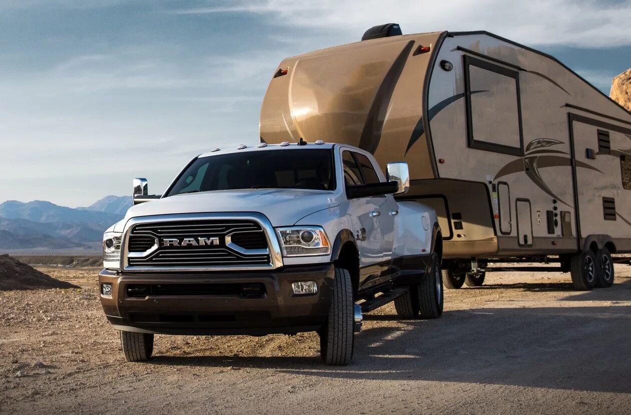 Dodge Ram 3500 2018. Dodge Ram 3500 Heavy Duty. Додж Ram 3500 с прицепом. Dodge Ram 3500 Camper. Мощные пикапы