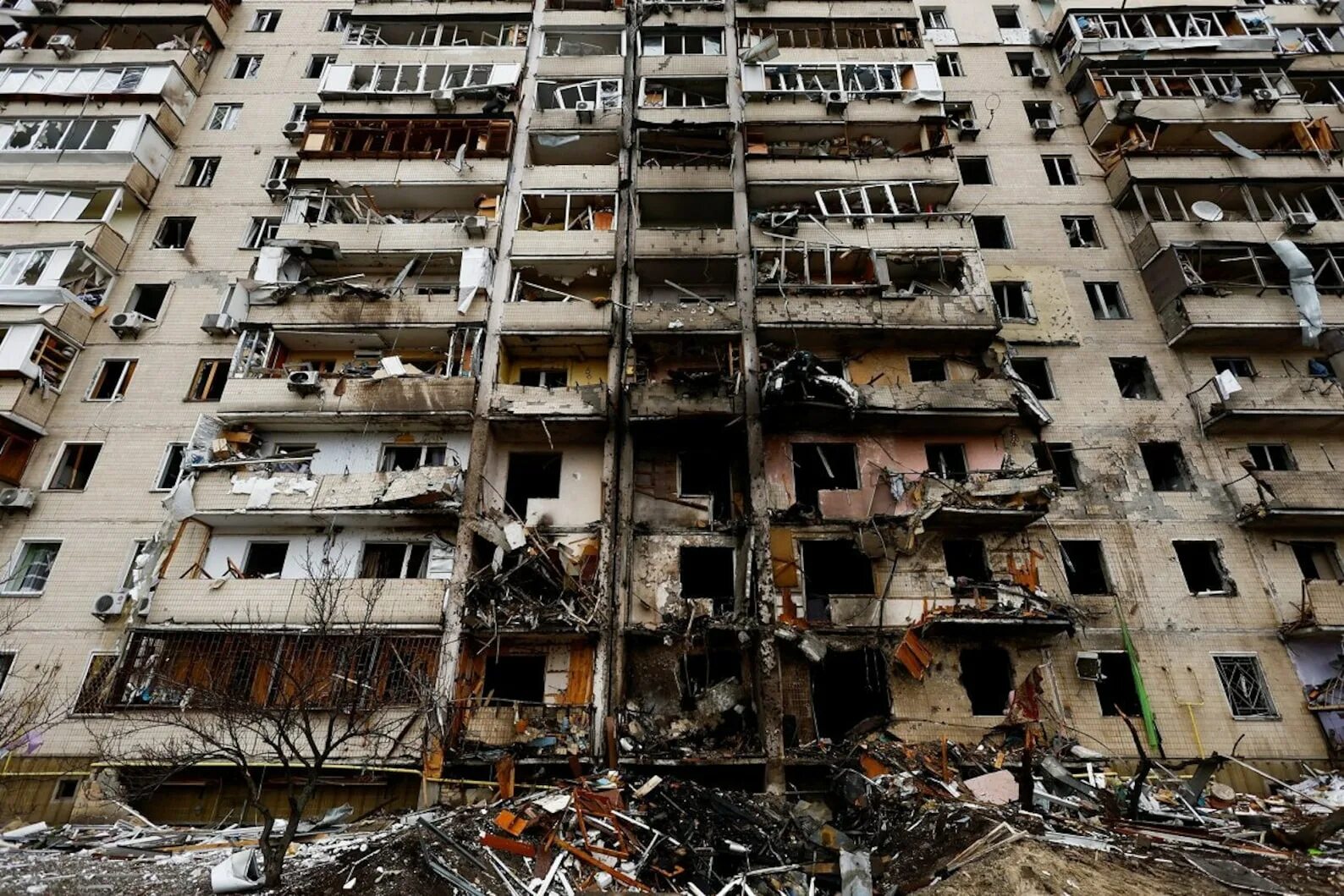 3 июня 2014 г. Разрушенные многоэтажки. Крушение здания.