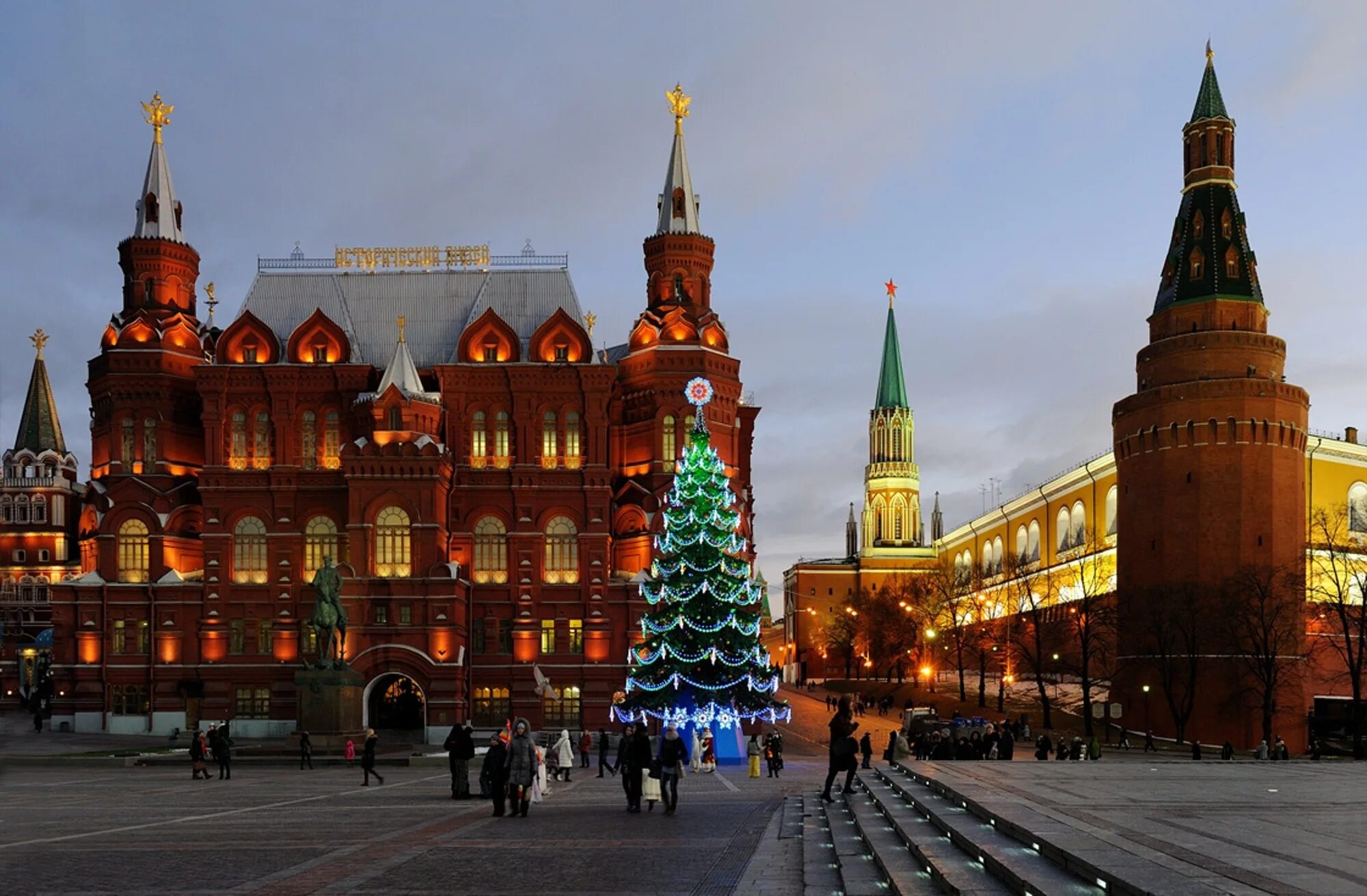Площадь нового города. Москва кремль красная площадь. новый кремль в москве. храм василия блаженного красная площадь. новогодняя красная площадь.