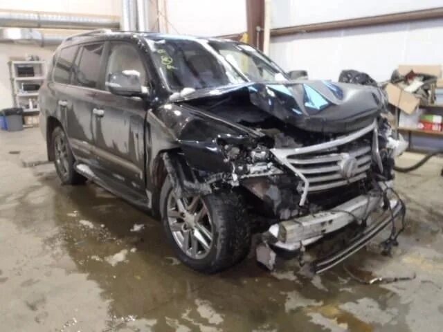 Тойота ленд крузер 200 перевертыш. Тойота ленд крузер 200 битый. Авария тойота ленд крузер 200. Битые крузаки. Рав 4 битые.