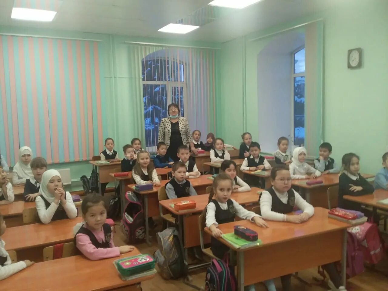 Белорецк башкирская башкирская гимназия. Гимназия в белорецке. Директор башкирской гимназии белорецк. Директор 17 гимназии белорецк. Башкирская гимназия белорецк учителя.