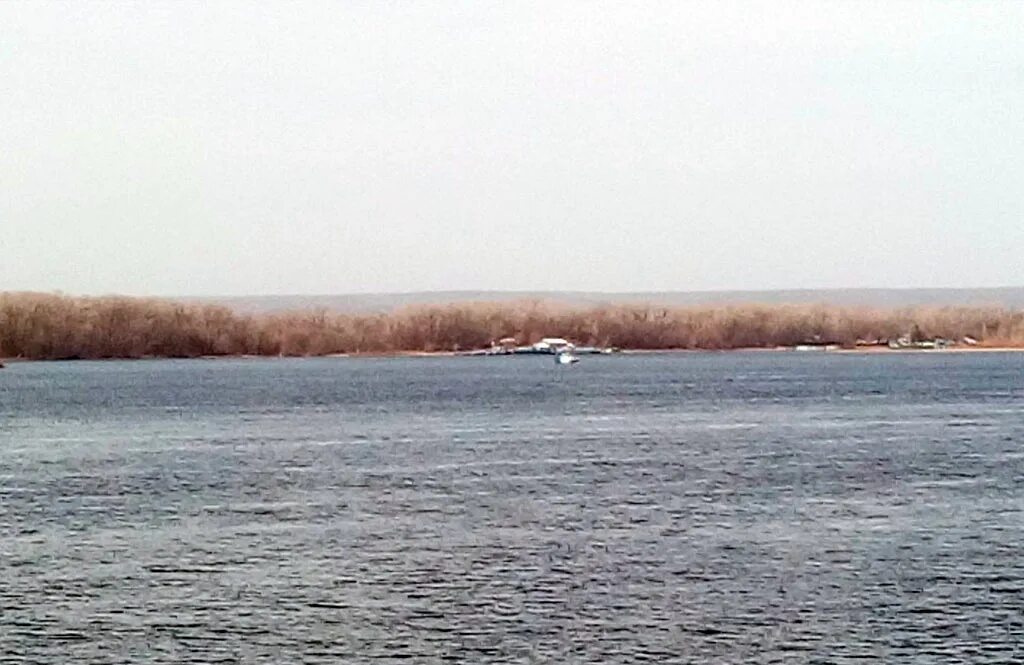 Вода Волга Самара. Уровень воды в Волге. Паром на Волге.