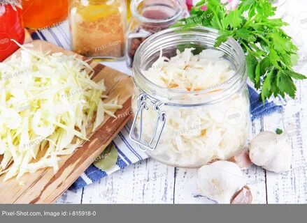 Капуста квашеная с хреном и морковью