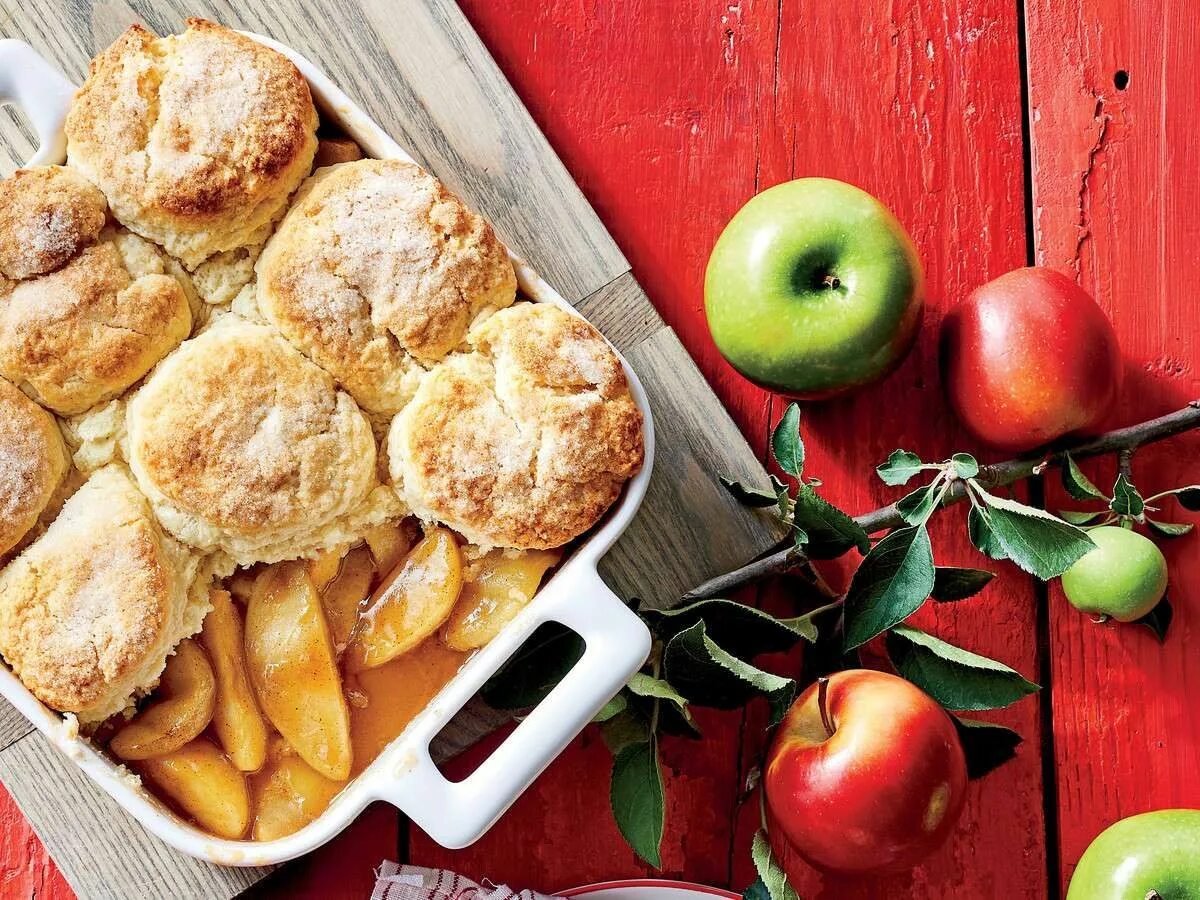 Apple dishes. Яблочный Король. Apple cobbler. Apple dish Jew.