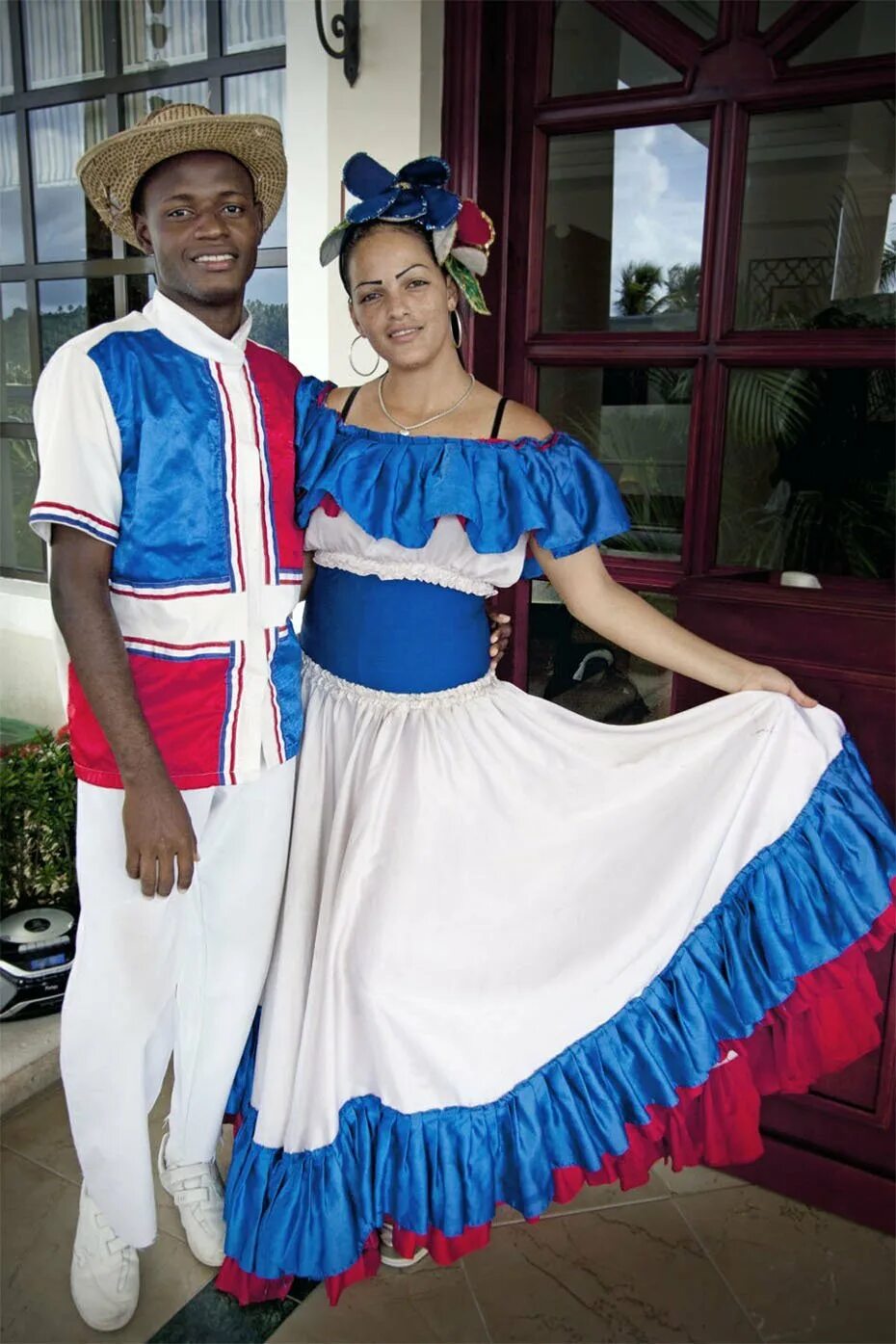 Кубинский национальный. Национальный костюм Колумбия санжуанеро. Национальный костюм Доминиканской Республики. Пуэрто Рико национальный костюм. Куба национальный наряд кубинца.