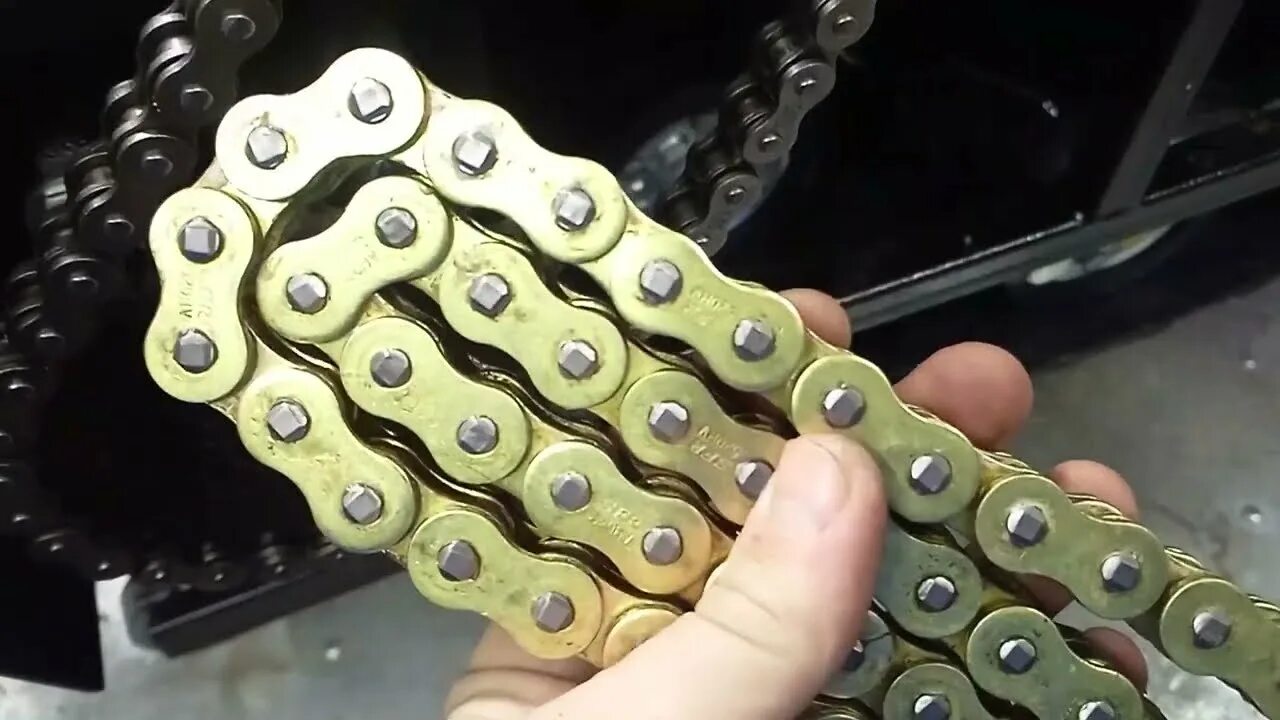 875-23-1. Какая цепь стоит на мотобуксировщике. Направляющая звездочка на бтс 500. Натяжник цепи на мотобуксировщик. Цепь роликовая пр-15.