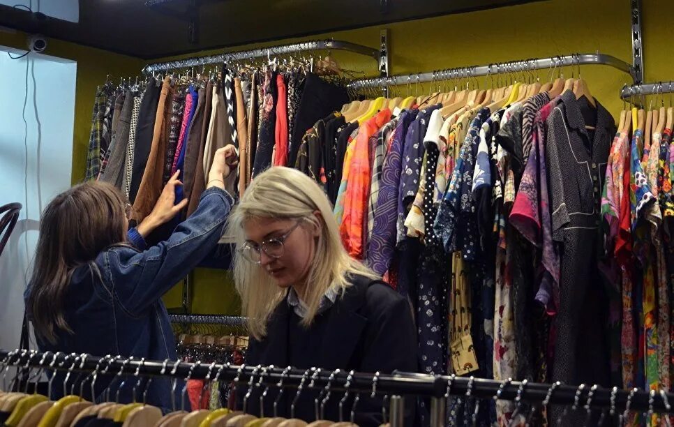 шоурум спортивная одежда. склад магазина одежды. магазин платьев калининград. магазин финской одежды. секонд хенд модные вещи.