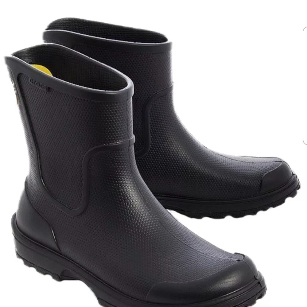 Сапоги кроксы мужские. Сапоги Crocs Wellie Rain Boot черные мужские. Crocs Wellie Rain Boot. Резиновые сапоги Crocs Wellie Rain. Резиновые сапоги мужские Crocs Wellie Rain Boot.