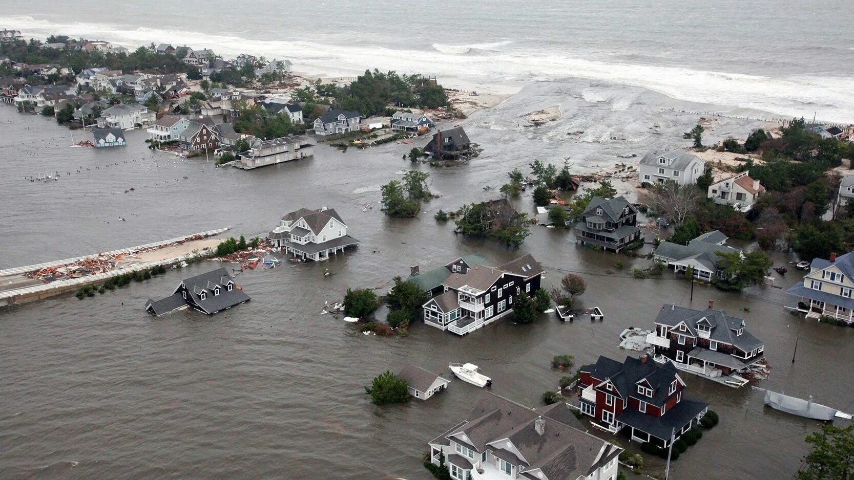 Flood natural disaster. Стихийные бедствия наводнение. Катастрофическое затопление. ЧС наводнение. Затопление островов.